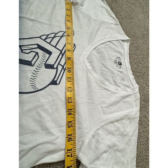 New Era Cleveland Guardian Baseball Ombré Fade T-shirt Women Size Small NEW Nwts - Picture 10 of 11